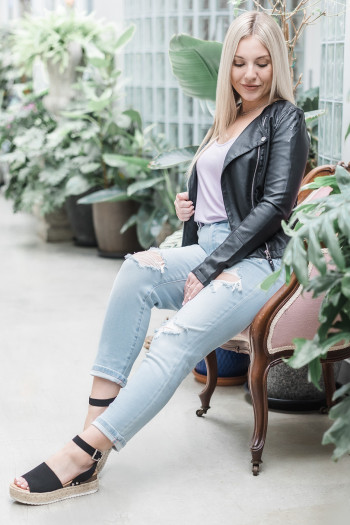 Damsel in Distressed Denim Damsel in Distressed Denim