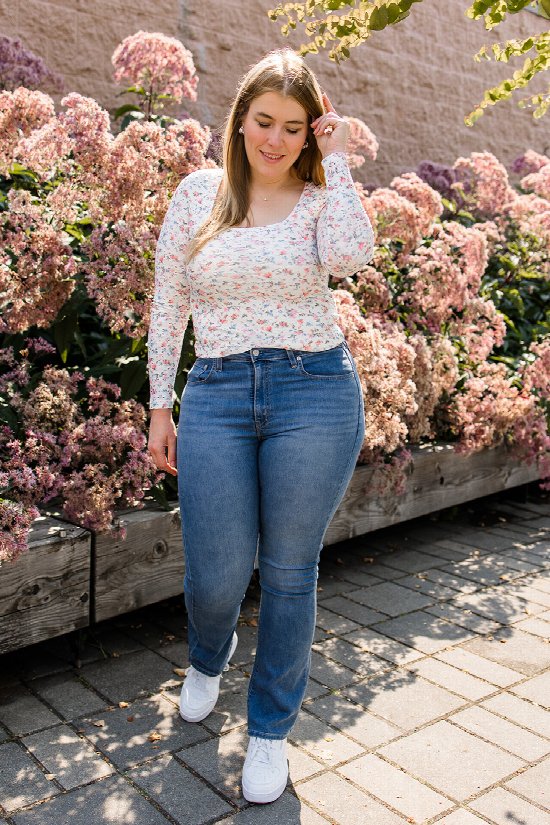 LEVI'S 725 High Rise Bootcut Jeans