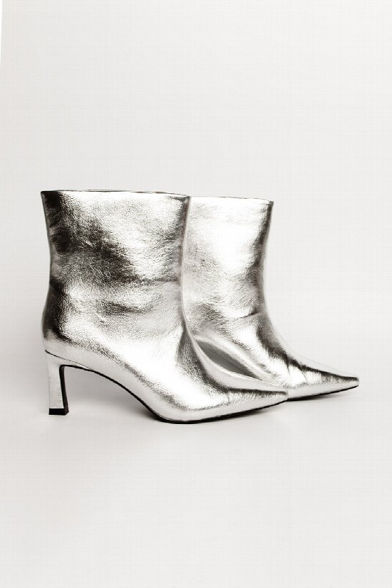 Steve Madden Sleek Boots Steve Madden Sleek Boots